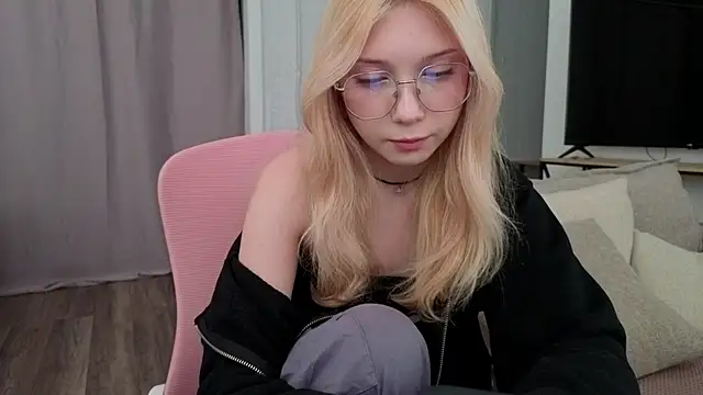 vielleee online show from May 9, 3:54 am