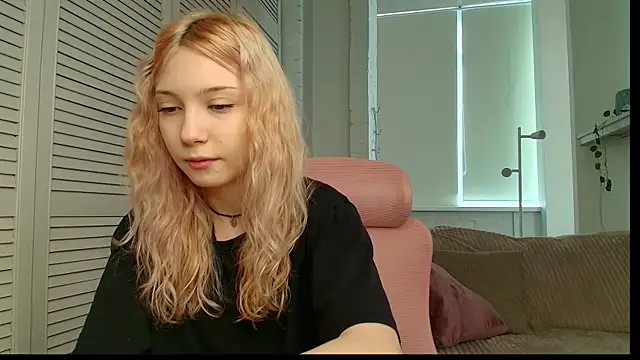 vielleee online show from April 22, 2:40 am