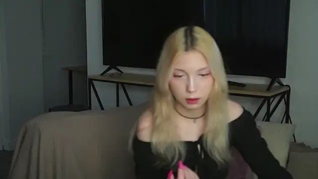 vielleee online show from May 7, 2:49 am