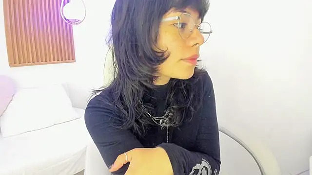 ghostmila online show from April 27, 1:31 pm