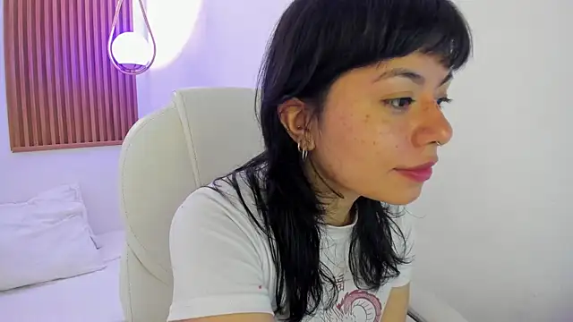 ghostmila online show from April 19, 1:23 pm