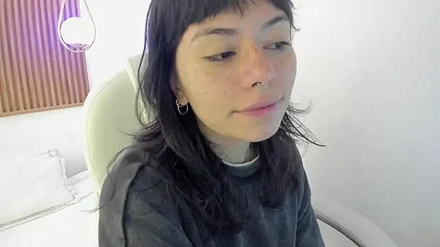 ghostmila online show from May 21, 1:41 pm