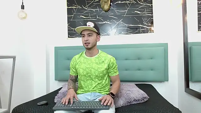 Snapshot of PowerLustX chatting on June 1, 3:18 am PowerLustX online show from June 1, 3:18 am