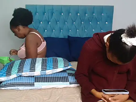 YourWifeyLily online show from May 23, 11:59 pm