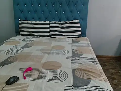 YourWifeyLily online show from April 13, 10:03 pm