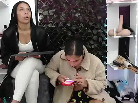Snapshot of april_seven chatting on April 28, 1:37 pm april seven online show from April 28, 1:37 pm