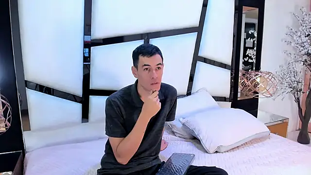 Lucie Mark online show from April 10, 12:56 pm