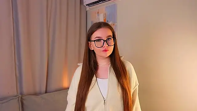 EvaWyliam online show from April 8, 2:29 pm