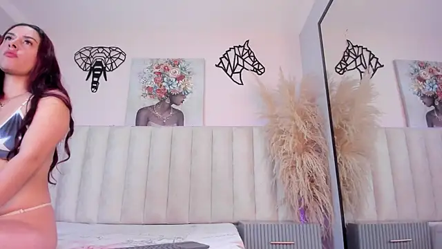 Anniee collins  online show from April 15, 12:10 pm