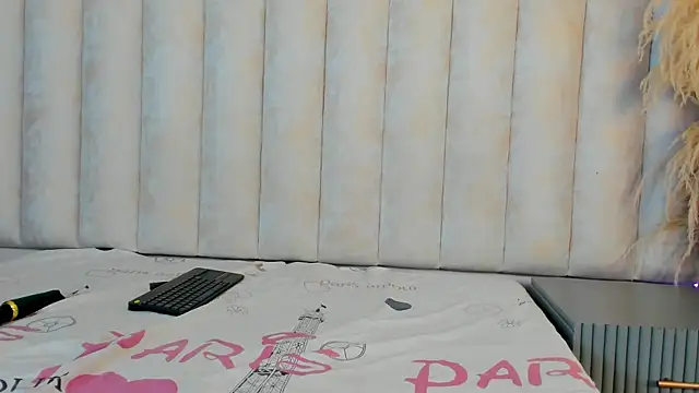 Anniee collins  online show from April 9, 12:33 pm