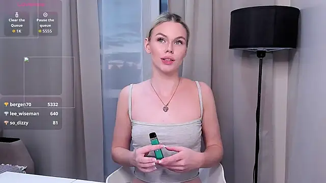 Snapshot of lizzy_af chatting on June 20, 7:19 pm lizzy af online show from June 20, 7:19 pm