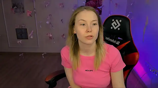 yourella online show from April 13, 9:02 am