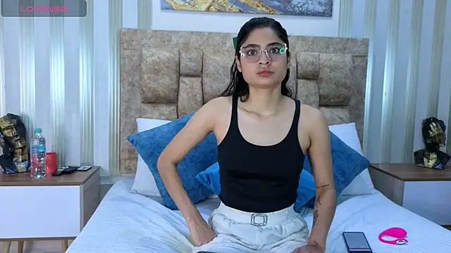 ariel  bennett online show from April 17, 8:33 pm