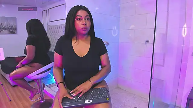 NatashaLuxy online show from May 7, 4:43 pm