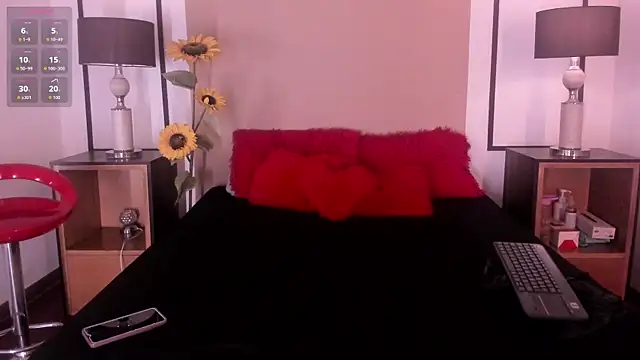NatashaLuxy online show from July 16, 7:44 pm