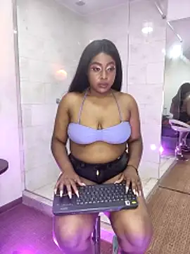 NatashaLuxy online show from May 6, 8:02 pm