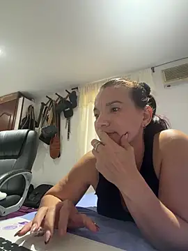 Snapshot of valery_fitt chatting on April 21, 10:38 pm valery fitt online show from April 21, 10:38 pm