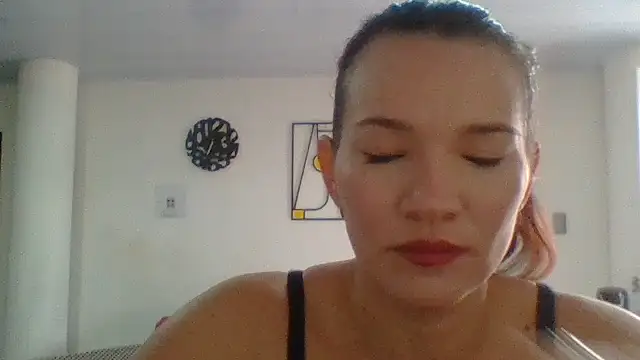 Snapshot of valery_fitt chatting on June 9, 10:11 pm valery fitt online show from June 9, 10:11 pm