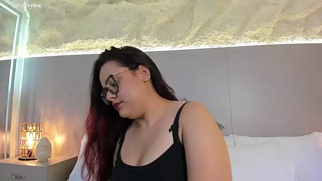 Snapshot of AlisonRoos chatting on April 10, 4:19 am AlisonRoos online show from April 10, 4:19 am