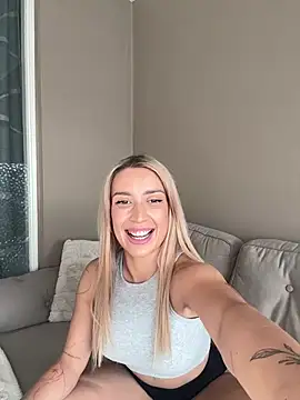 BlondeChiara online show from April 12, 4:10 pm