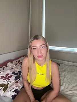 BlondeChiara online show from April 8, 6:20 pm