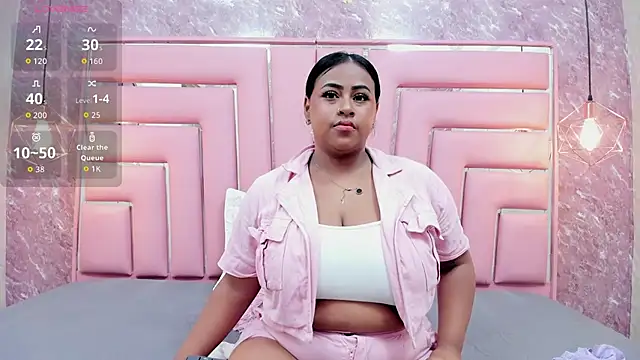Luu Adams online show from May 15, 7:45 pm