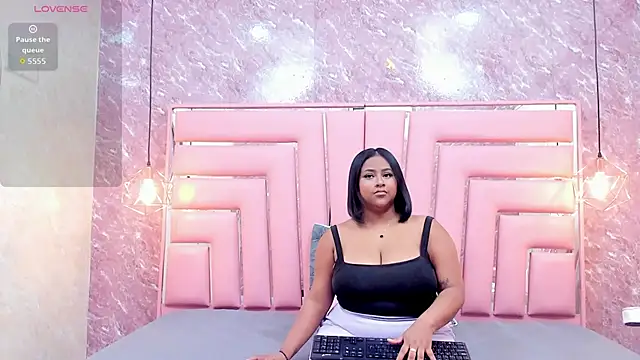 Luu Adams online show from April 24, 7:27 pm
