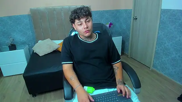 DAMON SALVATTORE online show from April 11, 3:47 am