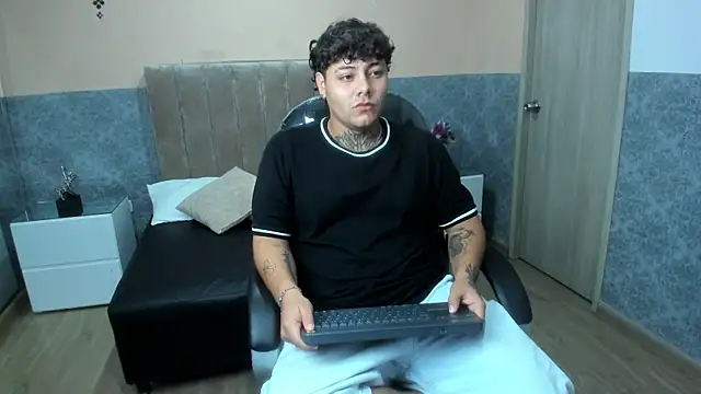 DAMON SALVATTORE online show from April 14, 3:33 am