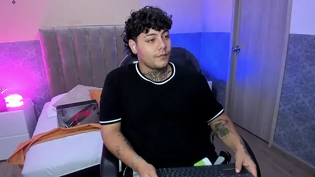 DAMON SALVATTORE online show from April 18, 3:53 am