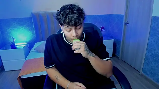 DAMON SALVATTORE online show from April 16, 3:29 am