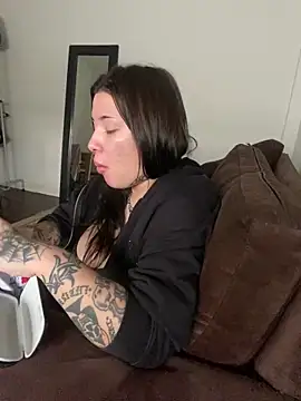 cherryxxox online show from April 18, 5:37 pm