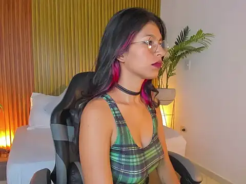 rosalita4  online show from April 15, 7:58 pm