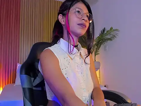 rosalita4  online show from April 16, 9:39 pm