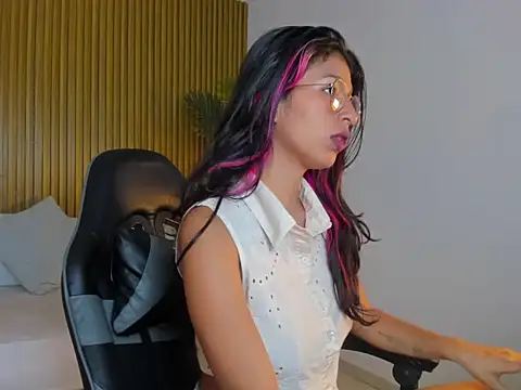 rosalita4  online show from April 16, 7:36 pm