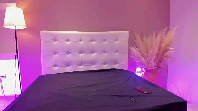 valenferrer  online show from April 14, 9:20 pm