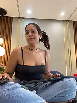 Hana-Parker online show from May 10, 2:08 pm