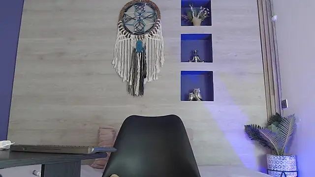 Snapshot of Logan_Steel chatting on June 4, 5:28 pm Logan Steel online show from June 4, 5:28 pm