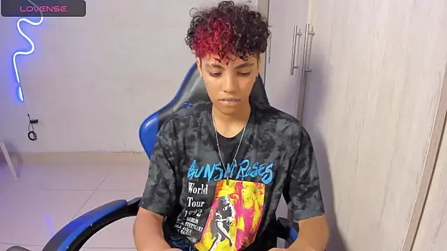 axel luxxx online show from April 15, 2:21 pm