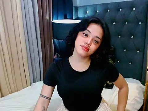 yhanachoii online show from June 18, 2:11 pm