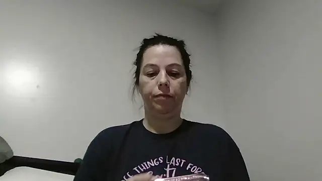 lily1982 online show from May 4, 4:32 pm