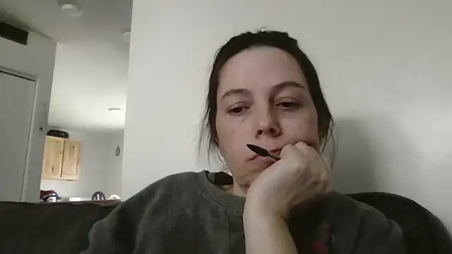 lily1982 online show from May 8, 7:28 pm