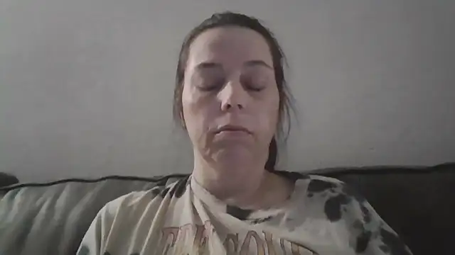 lily1982 online show from April 24, 1:18 am