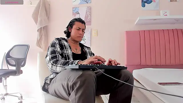 Damian Romanoff online show from April 28, 1:48 pm