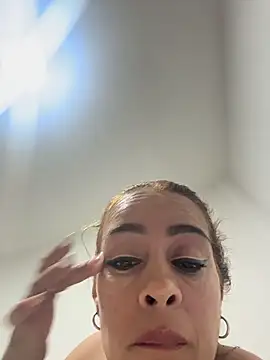 Natigoonzalez online show from May 15, 3:26 am