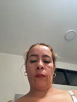 Natigoonzalez online show from May 10, 3:47 pm