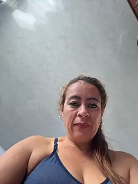 Natigoonzalez online show from April 20, 1:13 pm