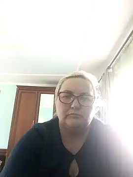 AureliaSky598 online show from May 15, 10:46 am