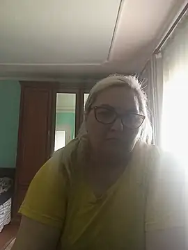 AureliaSky598 online show from May 24, 10:37 am