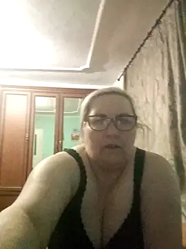 AureliaSky598 online show from May 5, 7:28 pm